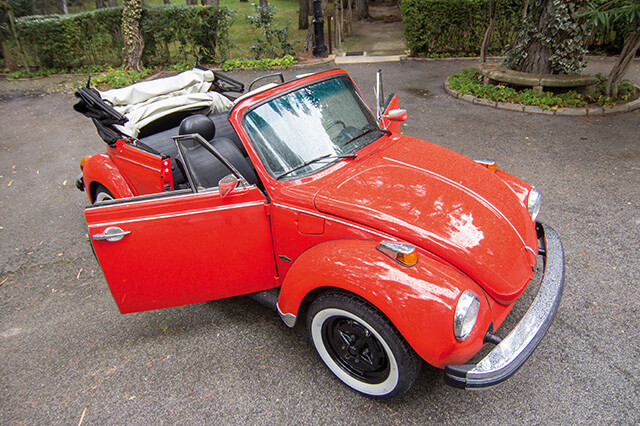 alquiler de escarabajo volkswagen beetle rojo 1973 en Alicante coches clasicos antiguos vintage bodas eventos rodajes alicante jjdluxe cars